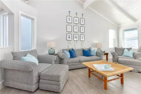 Living - 16791 Bayview Dr, Huntington Beach, CA 92649 photo 7 of 10