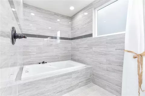 Bath - 16791 Bayview Dr, Huntington Beach, CA 92649 photo 7 of 9