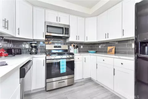 Kitchen - 16791 Bayview Dr, Huntington Beach, CA 92649 photo 2 of 2