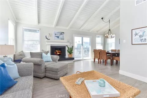 Living - 16791 Bayview Dr, Huntington Beach, CA 92649 photo 8 of 10