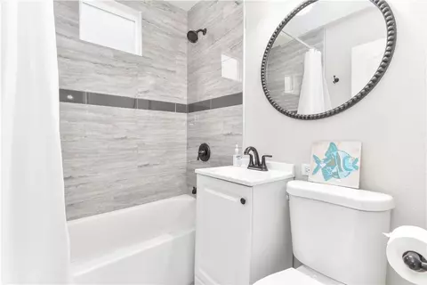 Bath - 16791 Bayview Dr, Huntington Beach, CA 92649 photo 4 of 9