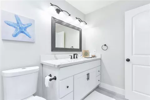 Bath - 16791 Bayview Dr, Huntington Beach, CA 92649 photo 6 of 9