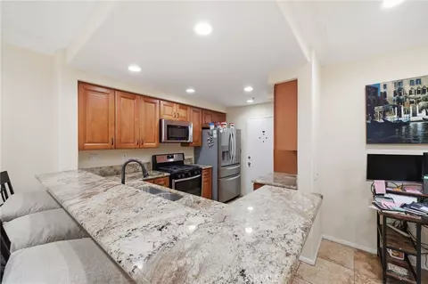 Kitchen - 902 Solvay Aisle, Irvine, CA 92606 photo 5 of 6