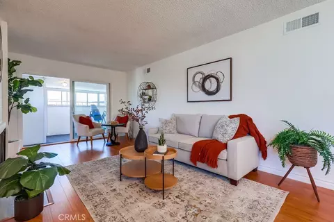26832 Avenue Of The Oaks #D, Newhall, CA 91321