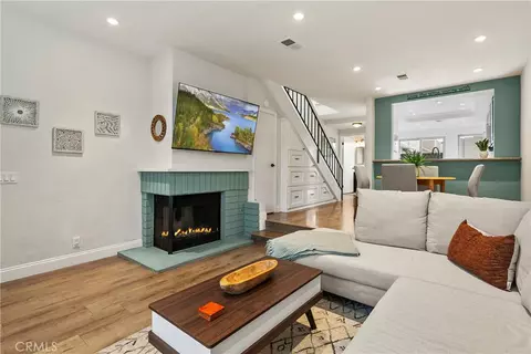 1083 Mesa Blf #13, Costa Mesa, CA 92627