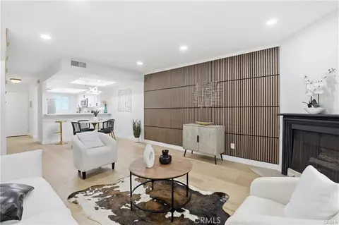 11119 Camarillo #104, West Toluca Lake, CA 91602