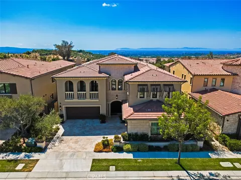 224 Clear Fls, Irvine, CA 92602