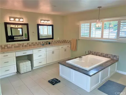 Bath - 2846 Willow Glen Dr, El Cajon, CA 92019 photo 1 of 9