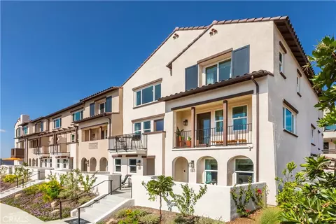 129 Evergreen Ln, Claremont, CA 91711