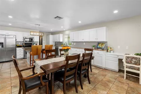 Dining - 33450 Corte Figueroa, Temecula, CA 92592 photo 1 of 1