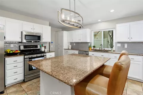 Kitchen - 33450 Corte Figueroa, Temecula, CA 92592 photo 2 of 3