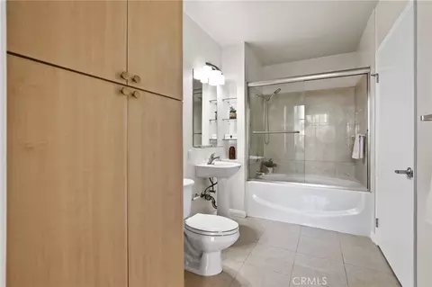 Bath - 388 E Ocean Blvd #305, Long Beach, CA 90802 photo 2 of 4