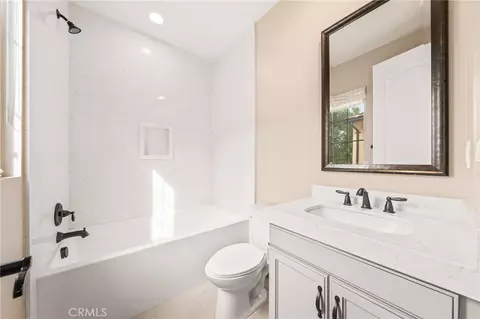 Bath - 46 Shadybend, Irvine, CA 92602 photo 4 of 4