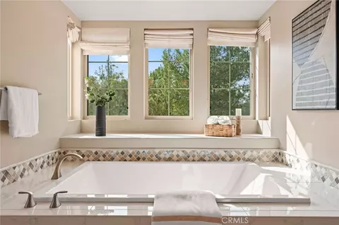 Bath - 46 Shadybend, Irvine, CA 92602 photo 2 of 4