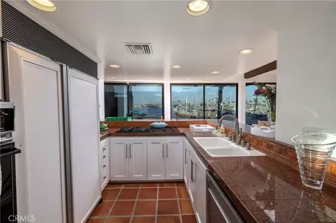Kitchen - 6911 E Ocean, Long Beach, CA 90803 photo 2 of 3