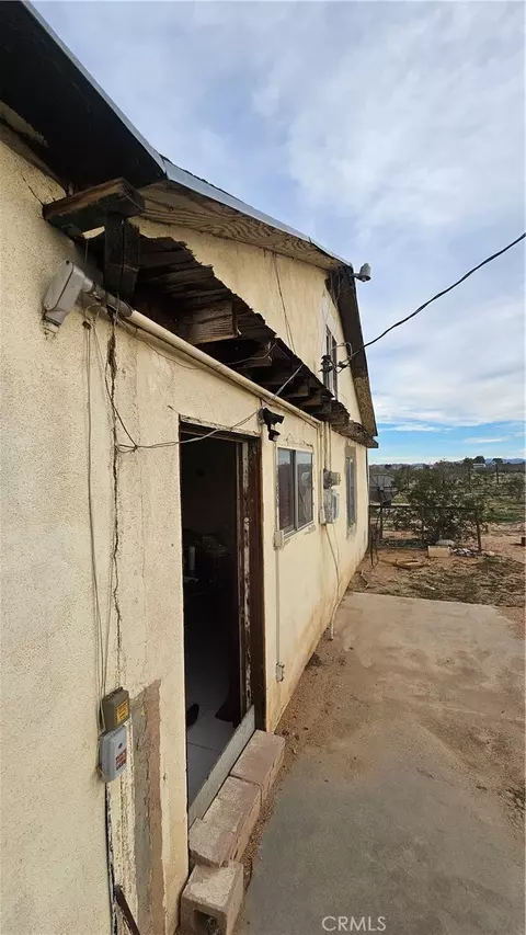 Exterior - 56727 Cone Blvd, Landers, CA 92285 photo 7 of 12