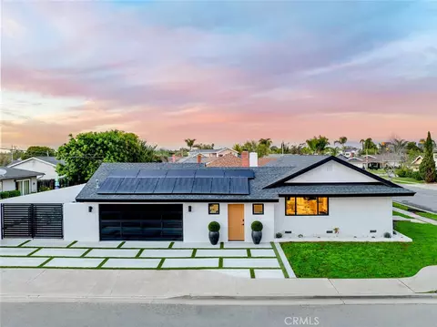 913 Junipero, Costa Mesa, CA 92626