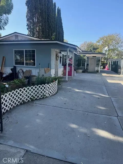 1910 Oak, Santa Ana, CA 92707