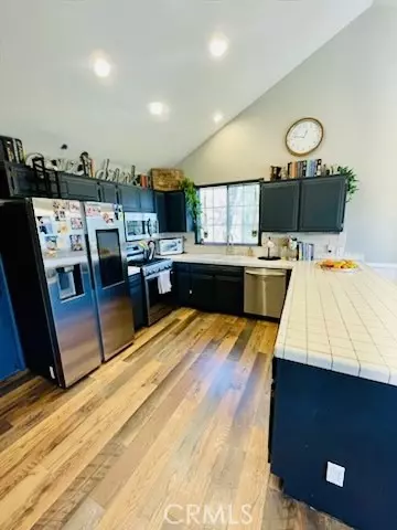 Kitchen - 26620 Modoc, Lake Arrowhead, CA 92352 photo 1 of 2