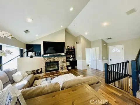Living - 26620 Modoc, Lake Arrowhead, CA 92352 photo 1 of 2