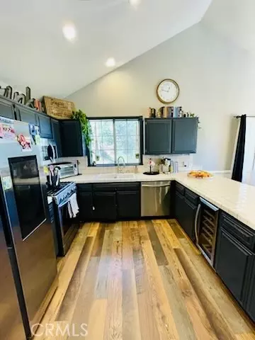 Kitchen - 26620 Modoc, Lake Arrowhead, CA 92352 photo 2 of 2