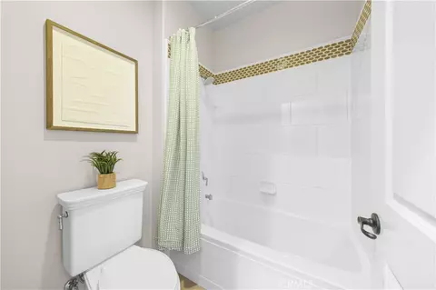 Bath - 71 Clocktower, Irvine, CA 92620 photo 4 of 5