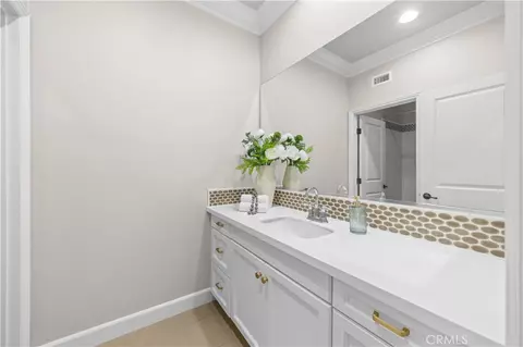 Bath - 71 Clocktower, Irvine, CA 92620 photo 3 of 5