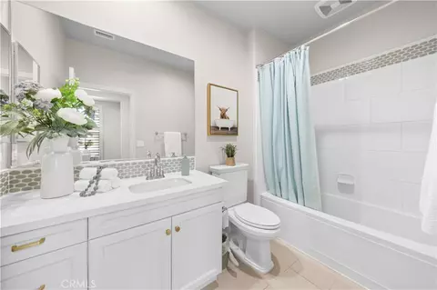 Bath - 71 Clocktower, Irvine, CA 92620 photo 5 of 5