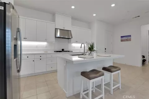 Kitchen - 145 Sash, Irvine, CA 92618 photo 5 of 6