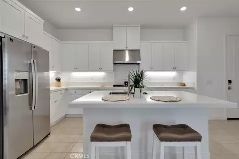 Kitchen - 145 Sash, Irvine, CA 92618 photo 4 of 6
