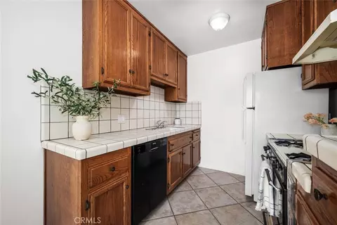 Kitchen - 69 Glendora, Long Beach, CA 90803 photo 1 of 2