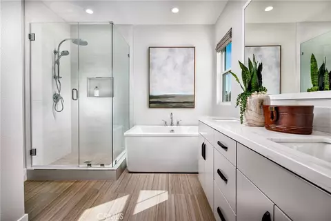 Bath - 605 Patten Ave, Placentia, CA 92870 photo 1 of 1