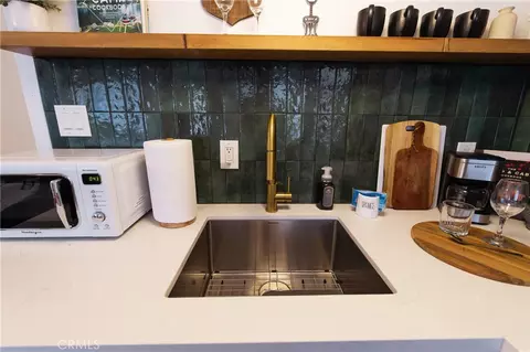 Kitchen - 376 Riverside Ave, Sugarloaf, CA 92386 photo 2 of 4