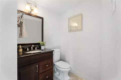 Bath - 700 E Ocean #2703, Long Beach, CA 90802 photo 2 of 3