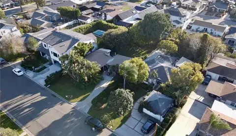 379 Walnut St, Costa Mesa, CA 92627