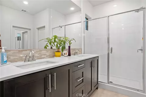 Bath - 4366 Pacifica Way #7, Oceanside, CA 92056 photo 2 of 2