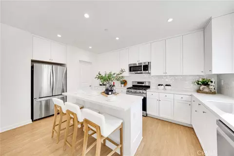 Kitchen - 716 Spring Gdn, Irvine, CA 92618 photo 4 of 5