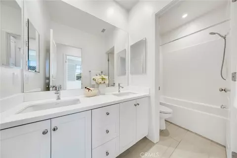 Bath - 716 Spring Gdn, Irvine, CA 92618 photo 1 of 1