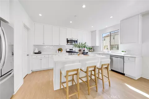 Kitchen - 716 Spring Gdn, Irvine, CA 92618 photo 2 of 5