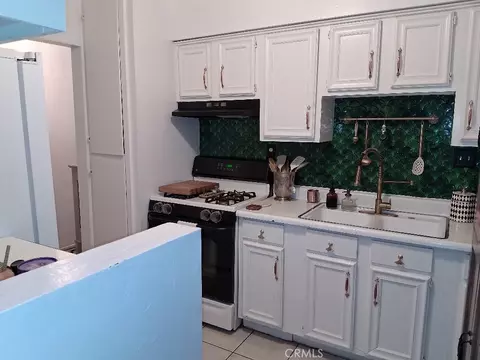 Kitchen - 18778 Valencia, Hesperia, CA 92345 photo 4 of 5