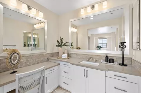 Bath - 108 Grassblade, Irvine, CA 92618 photo 4 of 5