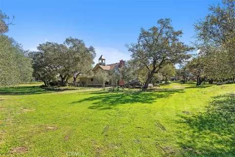 Exterior - 1239 Rainbow Valley Blvd, Fallbrook, CA 92028 photo 5 of 9