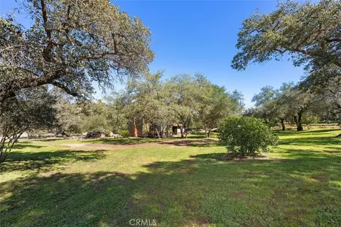 Exterior - 1239 Rainbow Valley Blvd, Fallbrook, CA 92028 photo 6 of 9