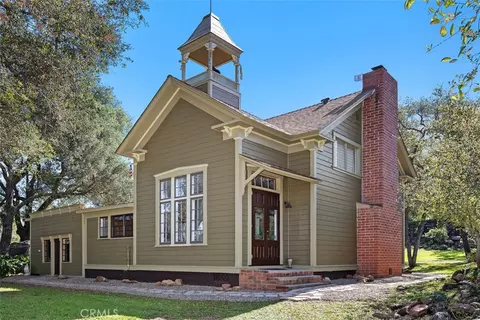 Exterior - 1239 Rainbow Valley Blvd, Fallbrook, CA 92028 photo 3 of 9