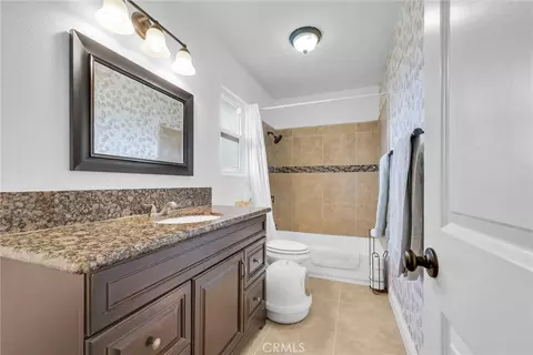 Bath - 855 N Lemon St #6, Orange, CA 92867 photo 2 of 2