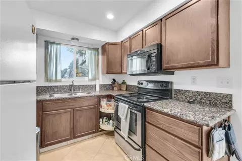 Kitchen - 855 N Lemon St #6, Orange, CA 92867 photo 1 of 2