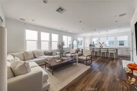 329 Ford, Costa Mesa, CA 92627