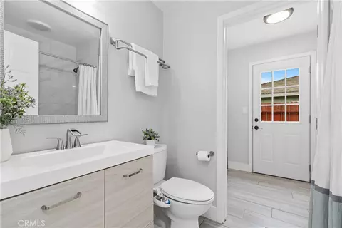 Bath - 1131 E St James, Orange, CA 92865 photo 2 of 3