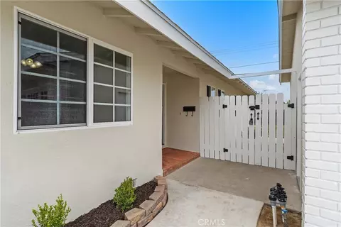 Exterior - 1131 E St James, Orange, CA 92865 photo 10 of 11
