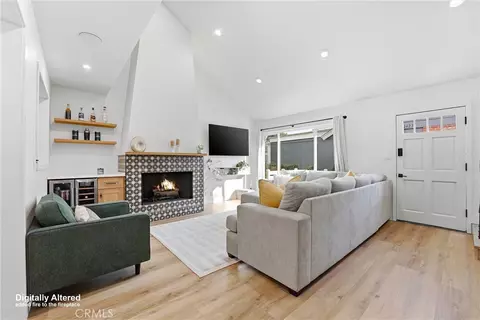 135 Morristown Ln, Costa Mesa, CA 92626